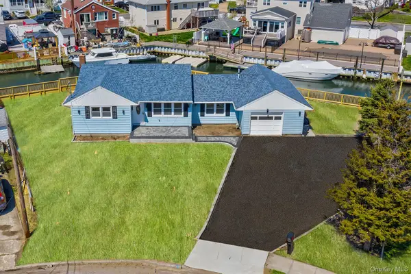 72 W Lido Promenade, Lindenhurst, NY 11757