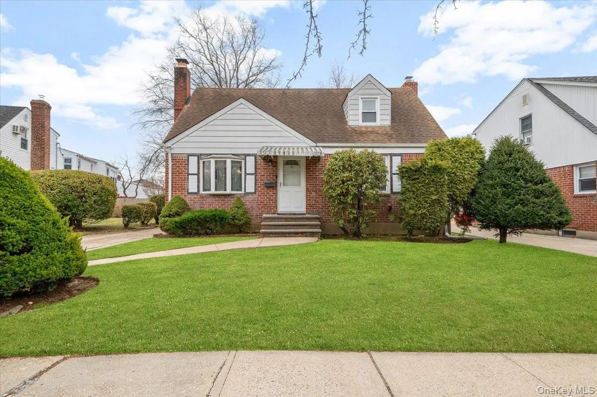 196 William Street, Williston Park, NY 11596 - #1