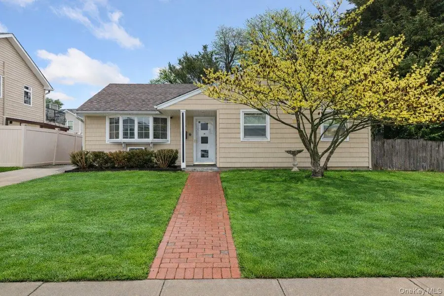 22 Greenway Circle, Syosset, NY 11791 - #3