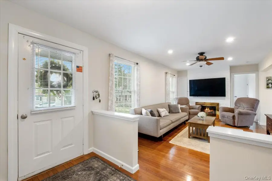 6 Crest Drive N, Yorktown Heights, NY 10598 - #3