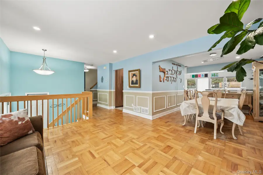 11 Castle Drive, Chestnut Ridge, NY 10977 - #3