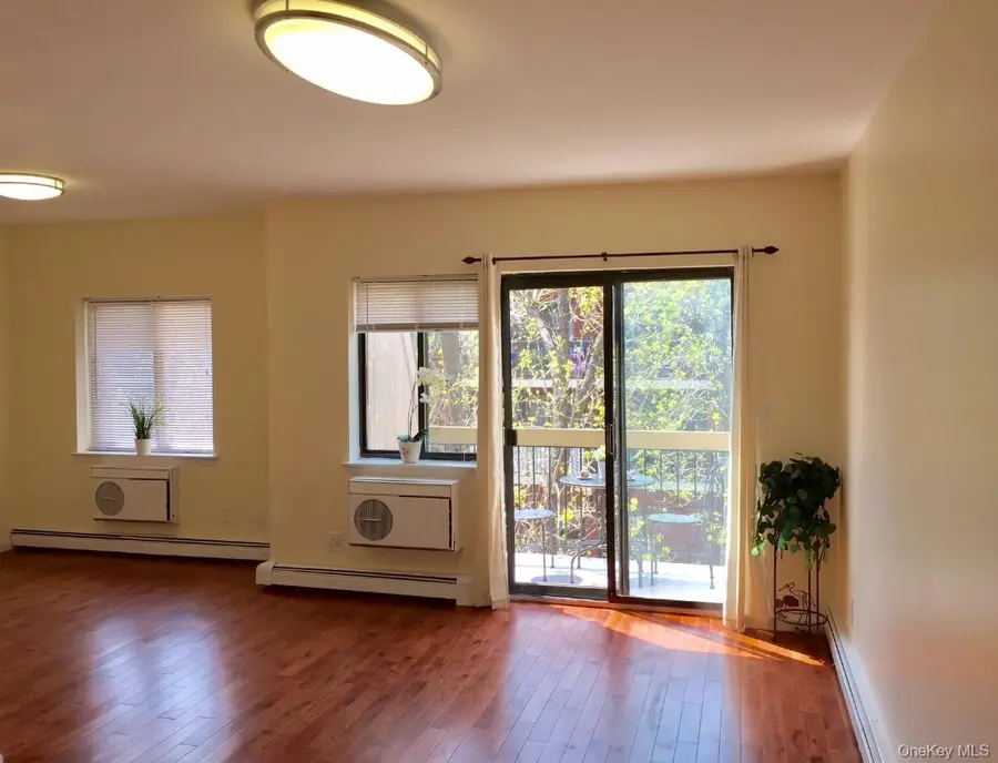 71-35 Sutton Place #3Fl, Fresh Meadows, NY 11365 - #2