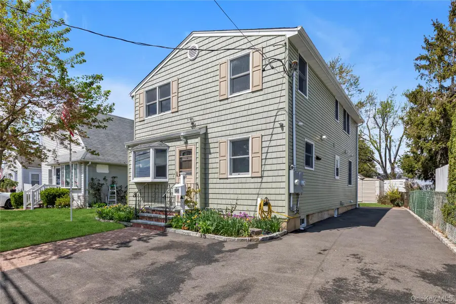 115 Broadmoor Lane, Westbury, NY 11590 - #2