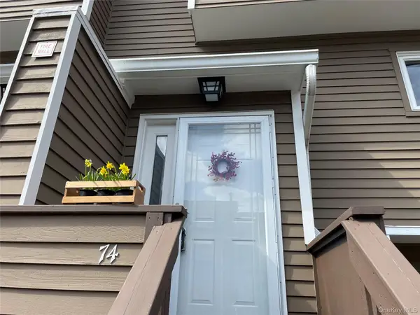 74 Village Green, Bardonia, NY 10954