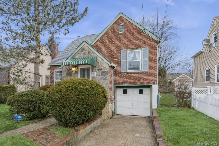 9 Clinton Street, Elmont, NY 11003 - #2