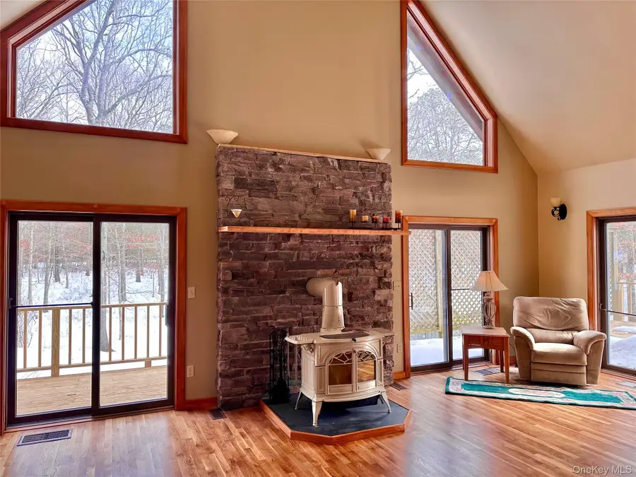 5 Arthur Street, Riverhead, NY 11901 - #2