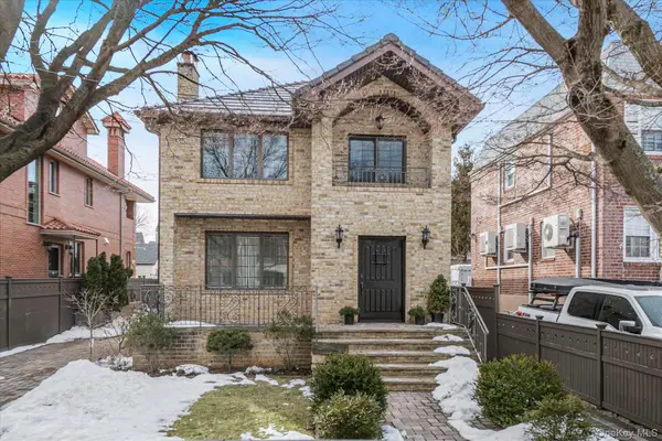 39-12 215th Place, Bayside, NY 11361