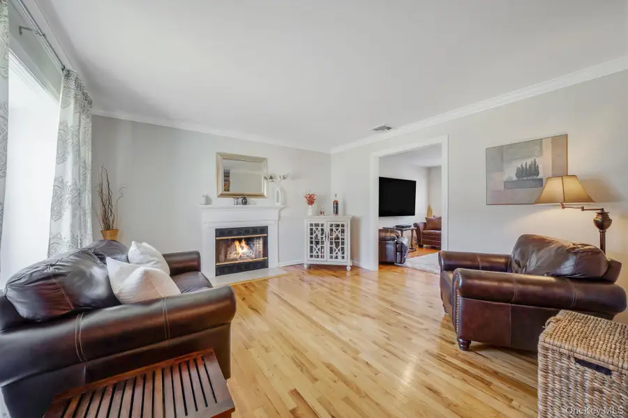 22 Northumberland Drive, Shoreham, NY 11786 - #3