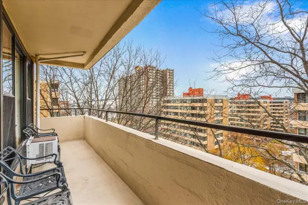7-24 166th Street #8C, Beechhurst, NY 11357