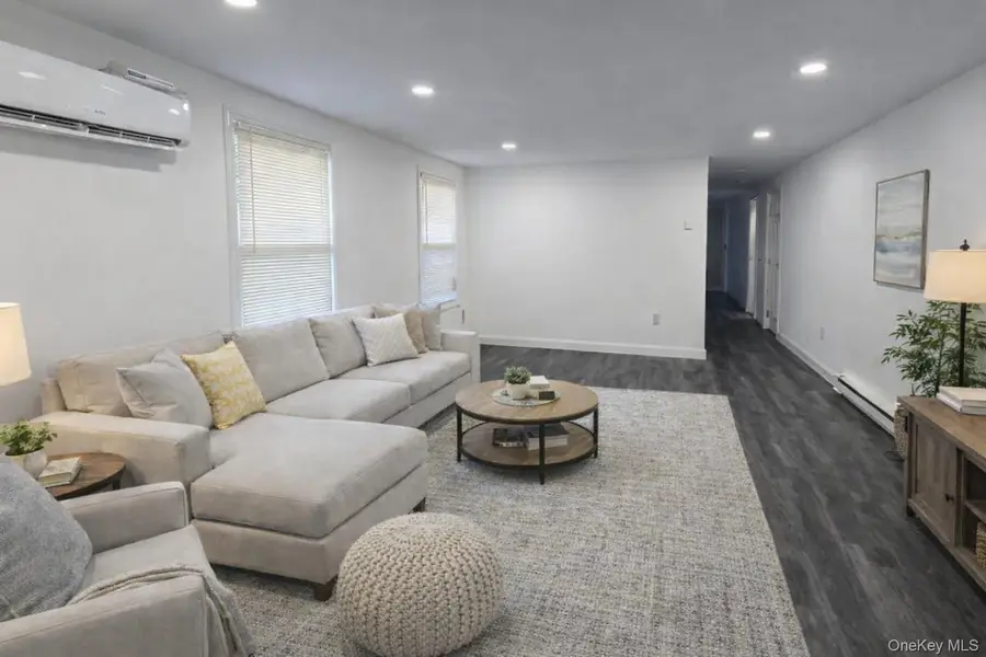 135 Village Circle W, Manorville, NY 11949 - #3