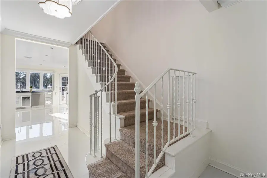 13 Arbor Place, Glen Cove, NY 11542 - #2