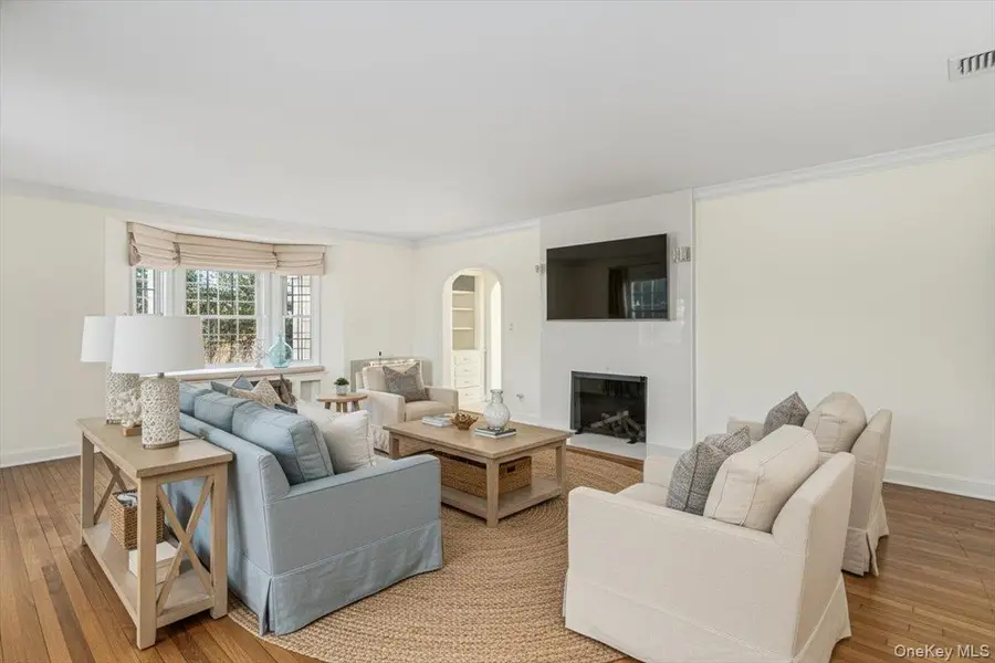 13 Arbor Place, Glen Cove, NY 11542 - #3