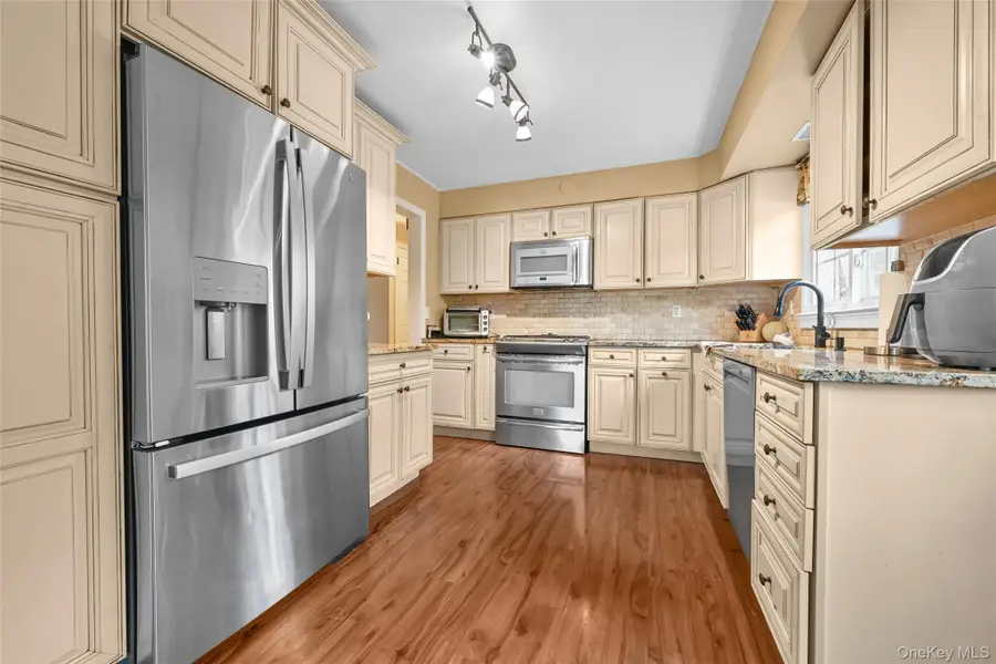 67 Kissam Lane, Glen Head, NY 11545 - #3