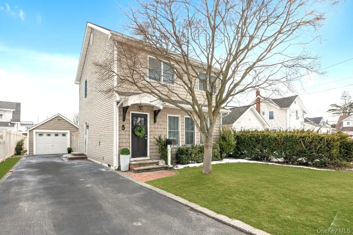 5 Emmet Place, Hicksville, NY 11801 - #1