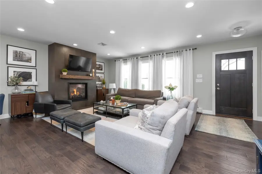 5 Emmet Place, Hicksville, NY 11801 - #3