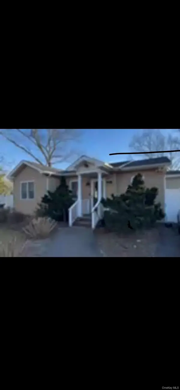 24 Woodridge Road, Hampton Bays, NY 11946