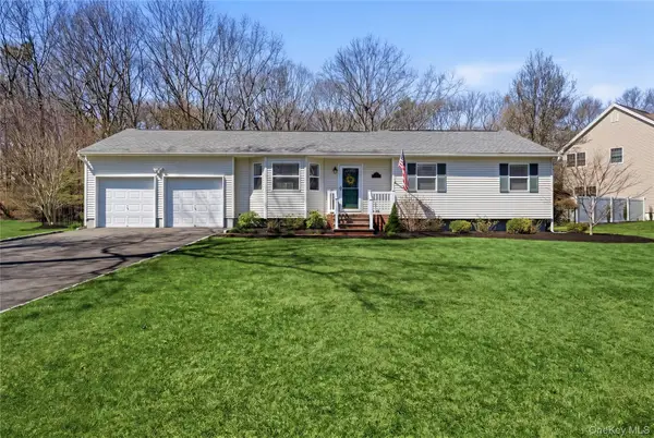 4 Doral Lane, Yaphank, NY 11980