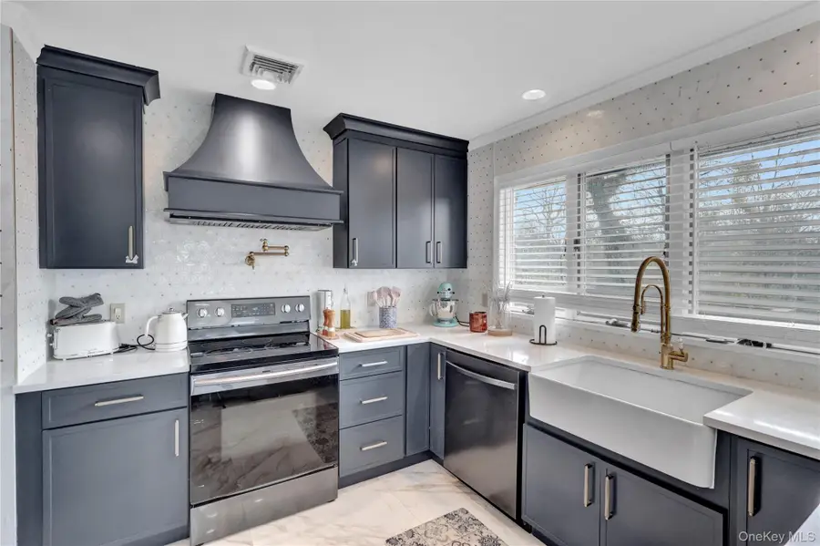 3 Livingston Street, Saint James, NY 11780 - #2