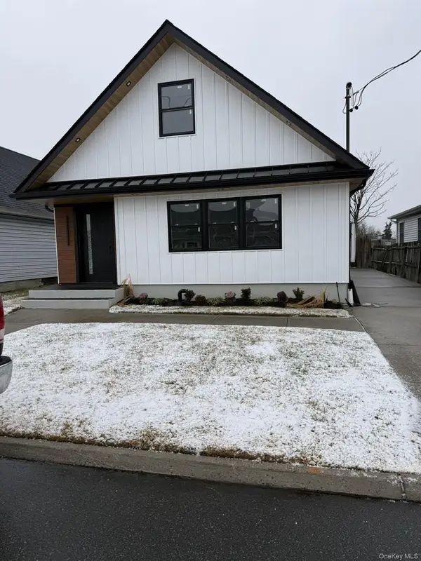 11 Bayview Avenue, Lawrence, NY 11559