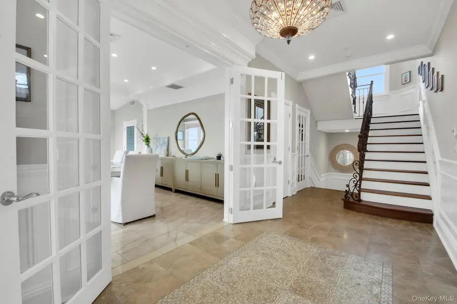 102 Shore Road, Douglaston, NY 11363 - #2