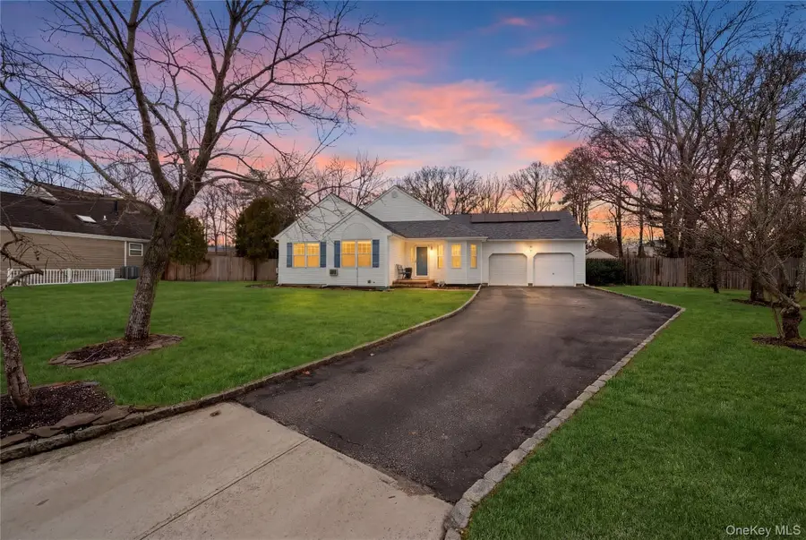 8 Lucy Court, Patchogue, NY 11772 - #3