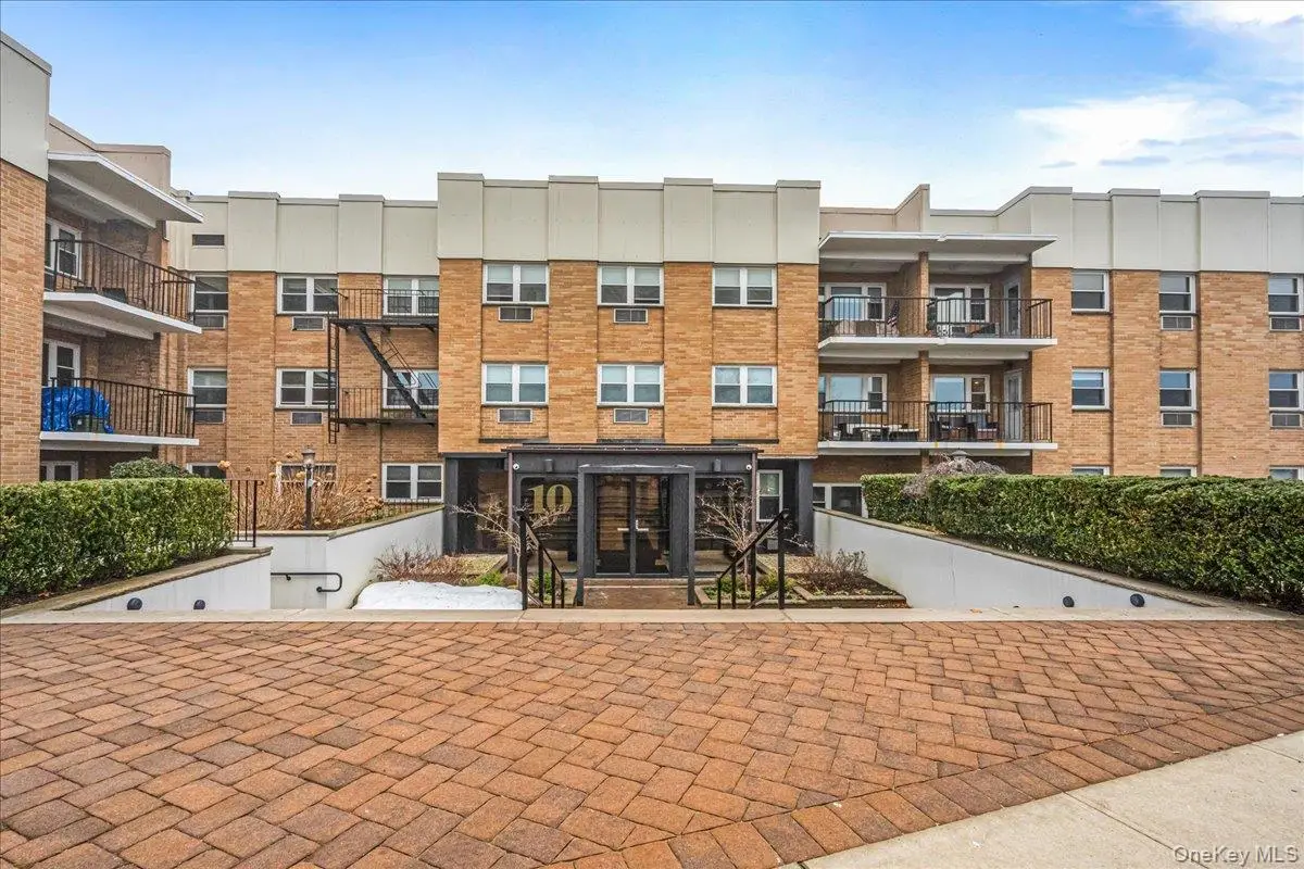 10 Lenox Road #2F, Rockville Centre, NY 11570 - #1