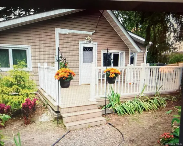 1015 Harding Park, Bronx, NY 10473