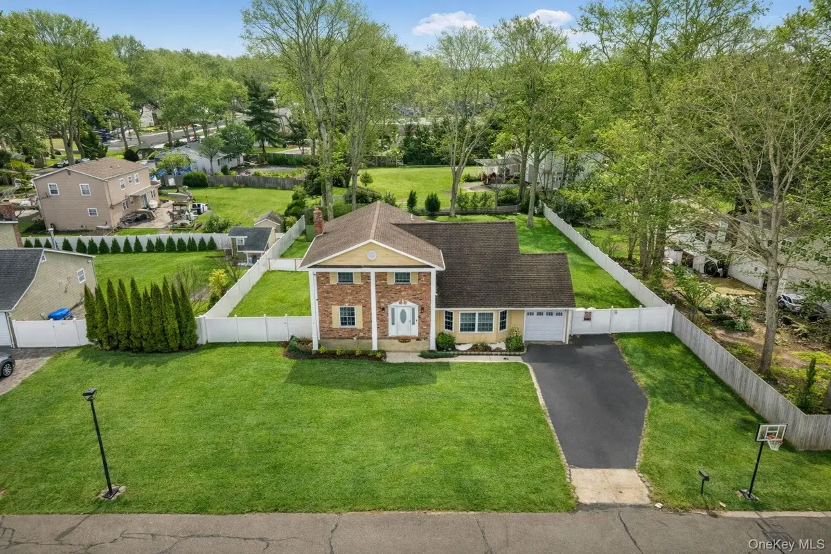 4 Rowe Street, Coram, NY 11727 - #1