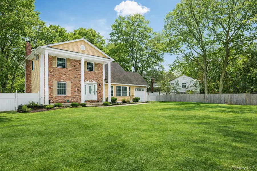 4 Rowe Street, Coram, NY 11727 - #2