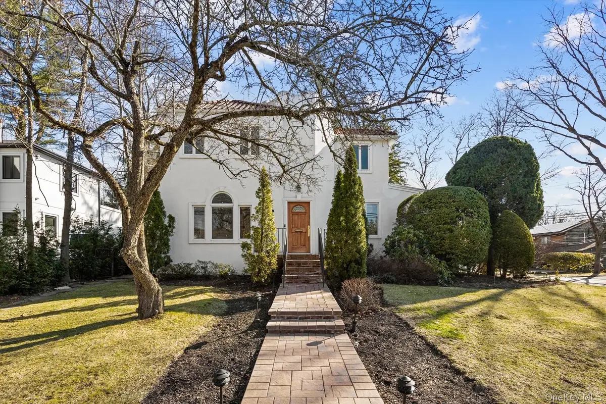 118 Baker Hill Road, Great Neck, NY 11023 - #1