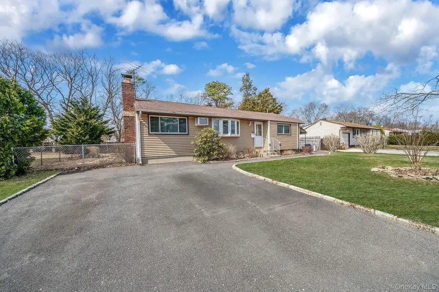 156 Gibbs Road, Central Islip, NY 11722 - #3