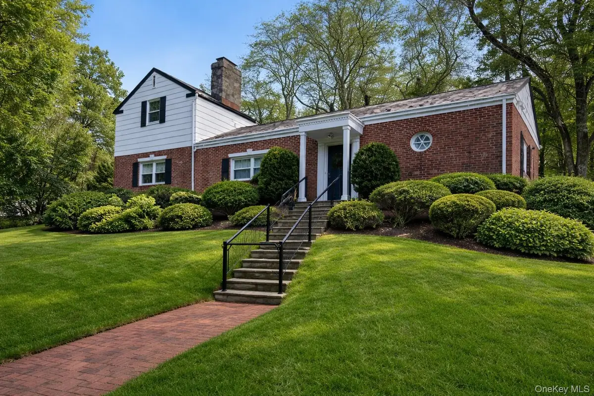 16 Mary Lane, Roslyn Harbor, NY 11548 - #1