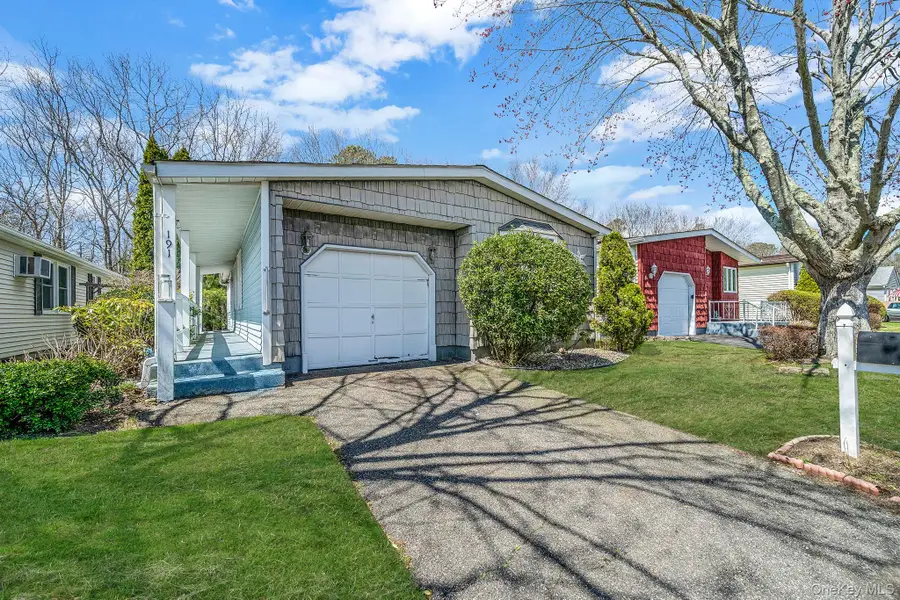 191 Village Circle W, Manorville, NY 11949 - #3