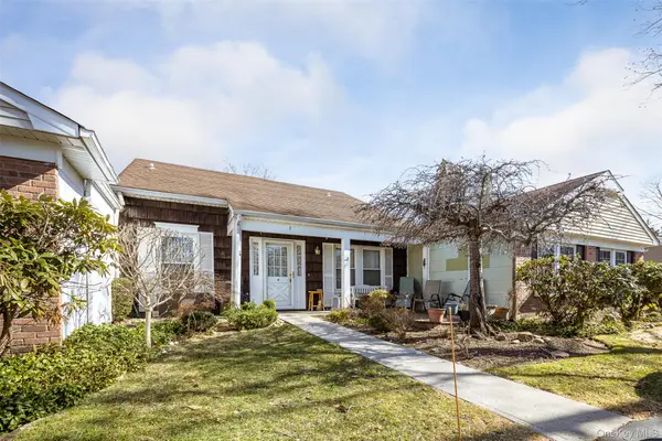 7 Cobblestone Way, Mount Sinai, NY 11766