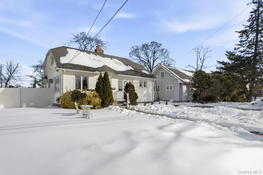 59 Homecrest Court, Oceanside, NY 11572 - #3