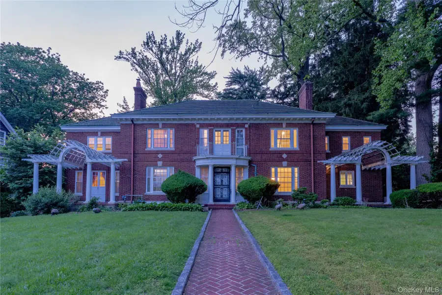 26 Overlook Circle, New Rochelle, NY 10804 - #2