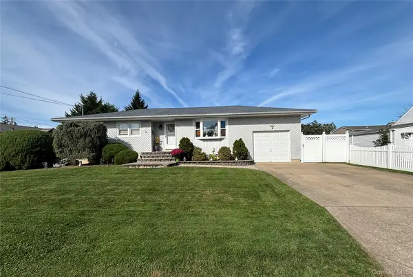 294 34th Street, Lindenhurst, NY 11757