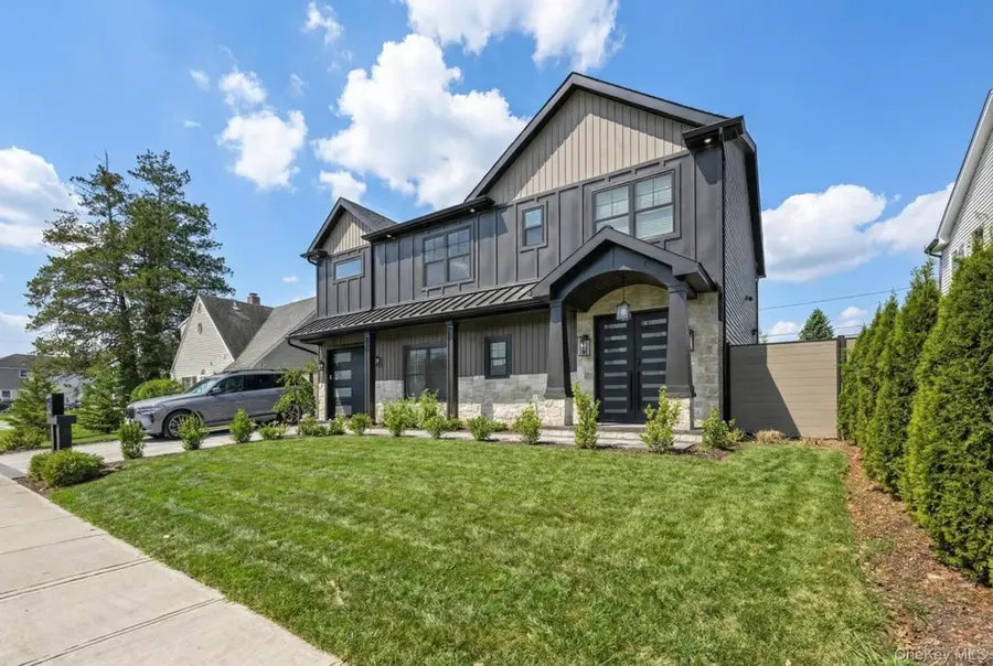 36 Foster Lane, Westbury, NY 11590 - #3