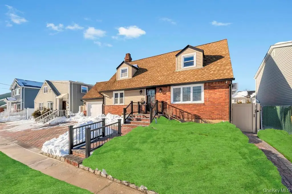 460 Roquette Avenue, Floral Park, NY 11001 - #1