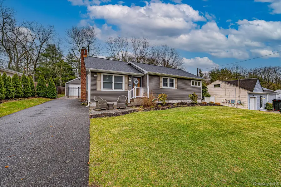 19 Fairview Place, Hauppauge, NY 11788 - #3