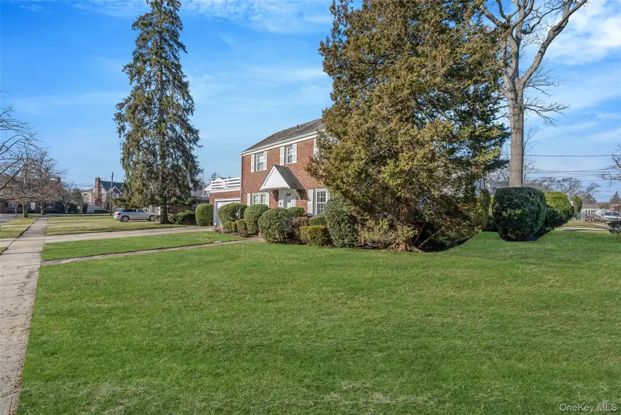 15 Seeley Court, Malverne, NY 11565 - #3