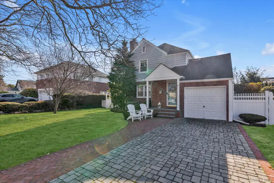 7 Rutgers Place, Merrick, NY 11566 - #2