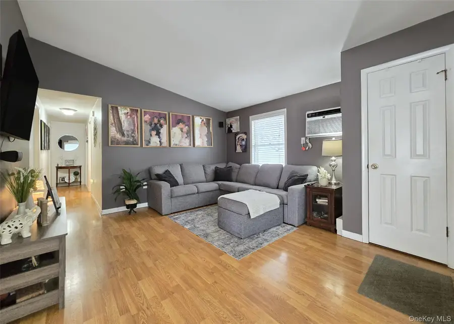 1462 Claas Avenue, Holbrook, NY 11741 - #3