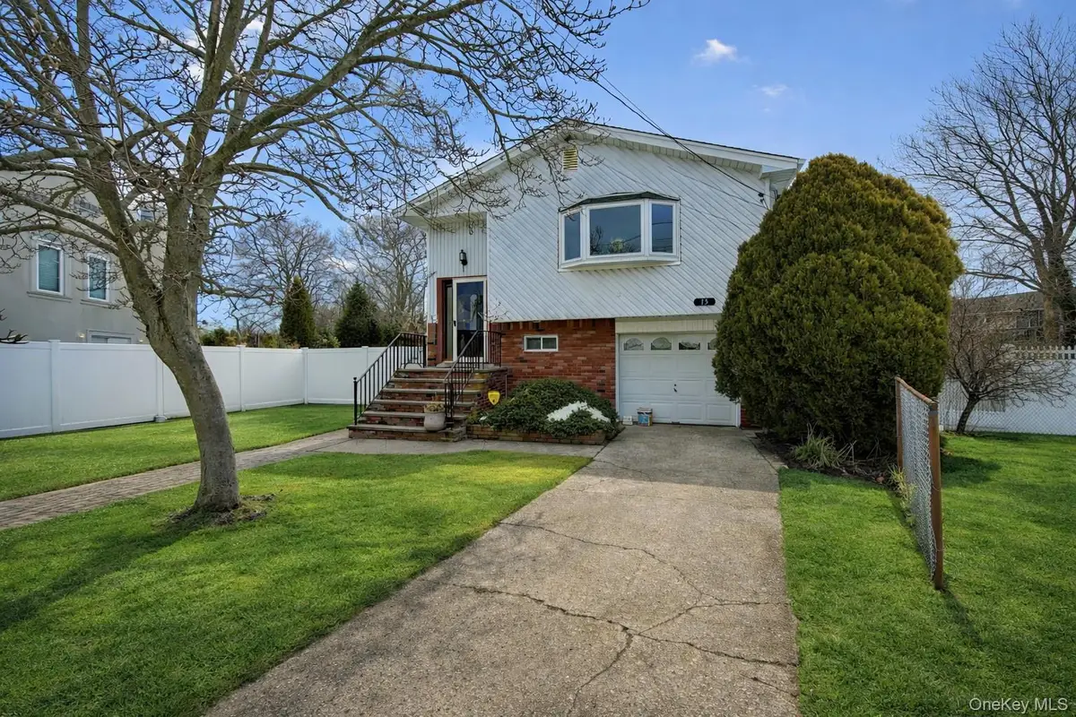 15 Snapper Court, Lindenhurst, NY 11757 - #1
