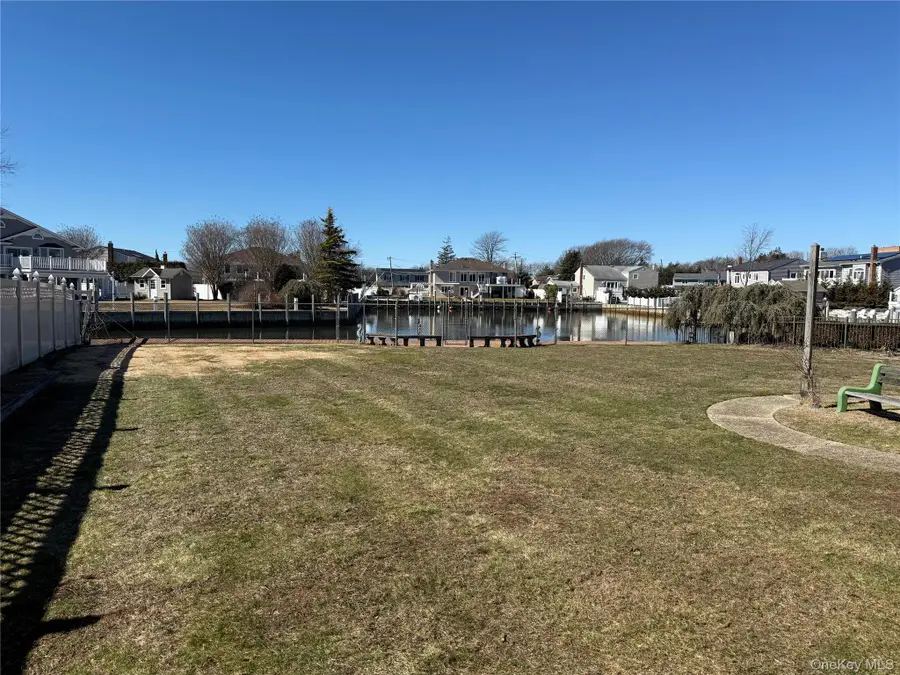10 Mariners Circle, West Islip, NY 11795 - #2