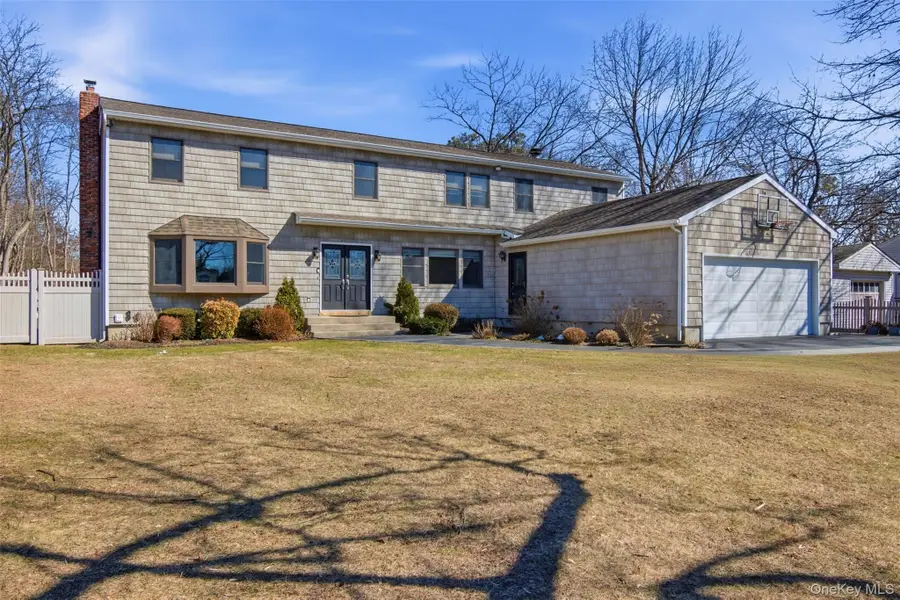 741 10th Street, Islip Terrace, NY 11752 - #3