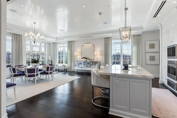 6000 Royal Court #PENTHOUSE, North Hills, NY 11040