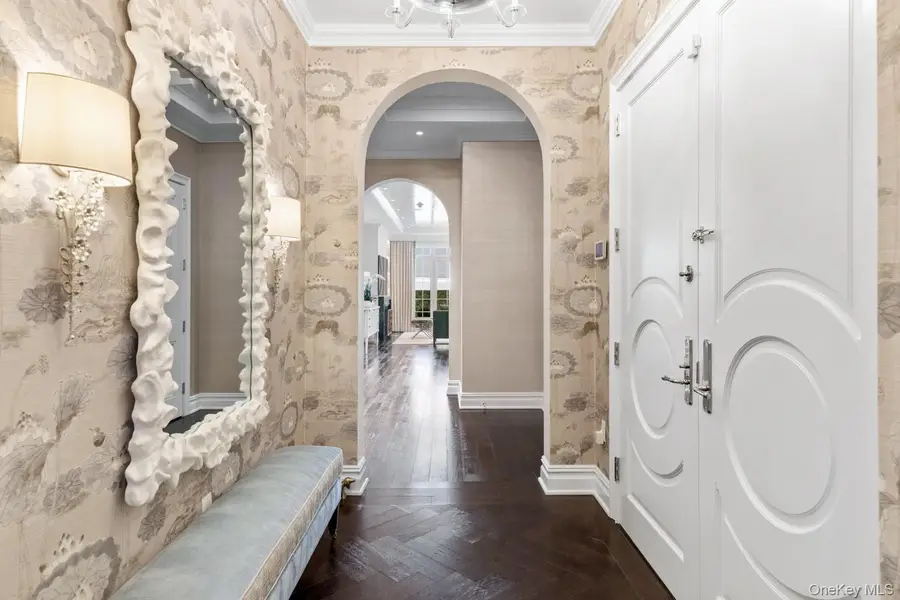 6000 Royal Court #PENTHOUSE, North Hills, NY 11040 - #2