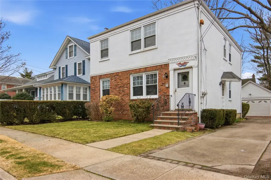 15 Geranium Avenue, Floral Park, NY 11001 - #2