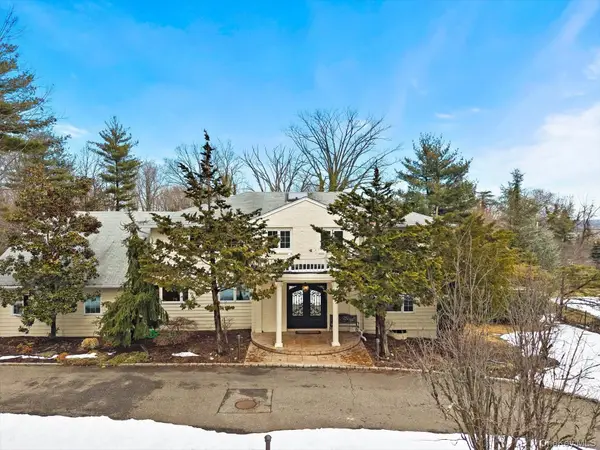 15 Cricket Lane, Great Neck, NY 11024